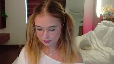 Snapshot of lilith_bonheur chatting on March 31, 2026, 3:08 am Lilith Bonheur online show from March 31, 2026, 3:08 am