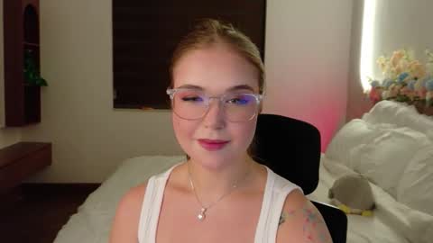 Snapshot of lilith_bonheur chatting on April 7, 2026, 9:48 pm Lilith Bonheur online show from April 7, 2026, 9:48 pm