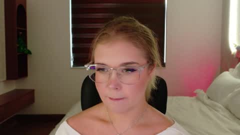 Snapshot of lilith_bonheur chatting on April 8, 2026, 11:16 pm Lilith Bonheur online show from April 8, 2026, 11:16 pm