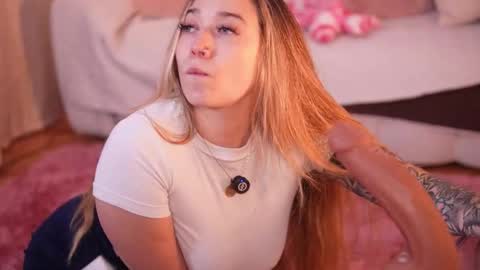 Lilith Gray online show from December 16, 2025, 3:44 am