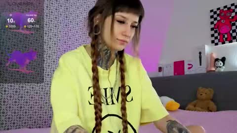 lilith_poison online show from January 17, 2026, 6:11 pm