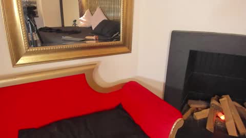   online show from November 12, 2025, 7:03 pm