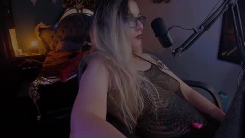 lilithmystic01 online show from January 26, 2025, 4:09 pm