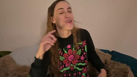 L online show from December 6, 2024, 11:22 am