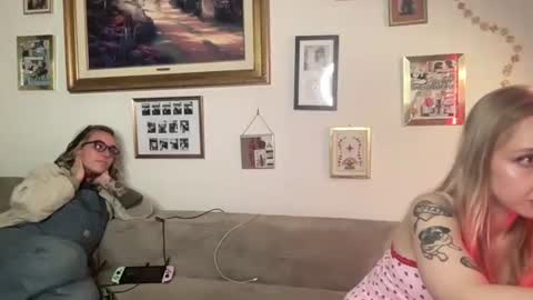 lilldaddysgirl online show from November 21, 2025, 2:32 am