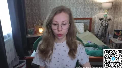 Snapshot of lill_mary chatting on April 28, 2026, 2:27 am Maria online show from April 28, 2026, 2:27 am