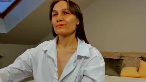 lillian_white1 online show from February 13, 2025, 11:06 am