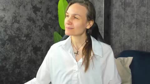 Snapshot of lillian_white1 chatting on April 26, 2026, 1:03 am lillian_white1 online show from April 26, 2026, 1:03 am