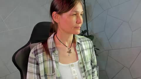 Snapshot of lillian_white1 chatting on May 8, 2026, 9:03 am lillian_white1 online show from May 8, 2026, 9:03 am