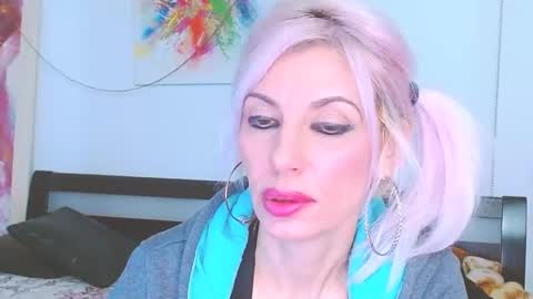 Lara online show from February 25, 2025, 11:33 pm