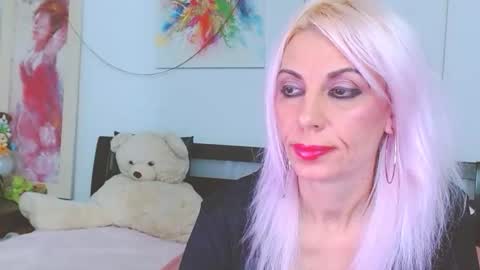 Lara online show from November 14, 2025, 6:50 pm