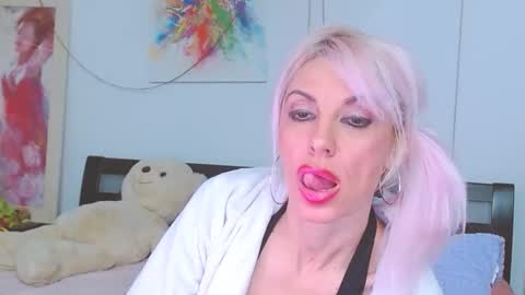 Lara online show from December 18, 2025, 6:47 pm