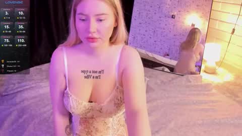 lillie_berry online show from November 18, 2025, 4:50 am
