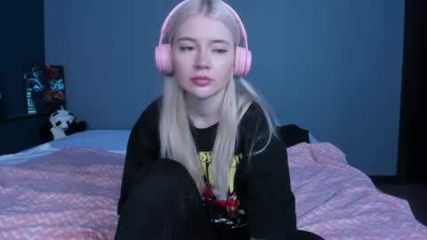 lillie_berry online show from May 23, 2026, 4:39 am