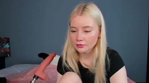 lillie_berry online show from June 6, 2026, 4:28 am