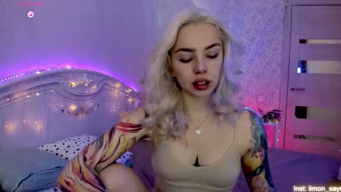 LilliMoore online show from September 24, 2025, 12:03 am