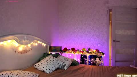 Snapshot of lillimooore chatting on May 3, 2026, 11:22 pm LilliMoore online show from May 3, 2026, 11:22 pm