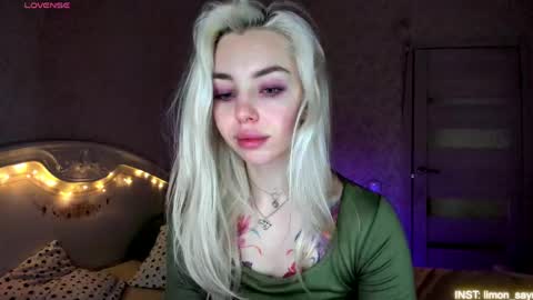 Snapshot of lillimooore chatting on May 22, 2026, 11:21 pm LilliMoore online show from May 22, 2026, 11:21 pm