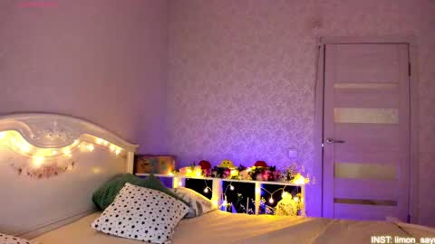 Snapshot of lillimooore chatting on June 1, 2026, 11:50 pm LilliMoore online show from June 1, 2026, 11:50 pm