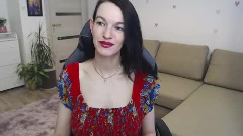 Snapshot of lilliyves chatting on June 7, 2026, 6:11 pm lilliyves online show from June 7, 2026, 6:11 pm