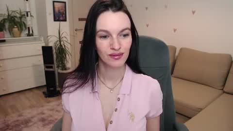 Snapshot of lilliyves chatting on July 3, 2026, 6:36 pm lilliyves online show from July 3, 2026, 6:36 pm