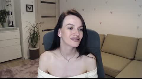Snapshot of lilliyves chatting on July 14, 2026, 8:25 pm lilliyves online show from July 14, 2026, 8:25 pm