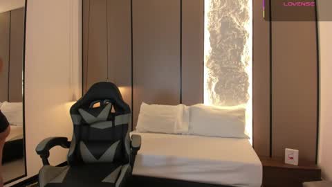 L I L L Y online show from September 9, 2025, 12:37 pm