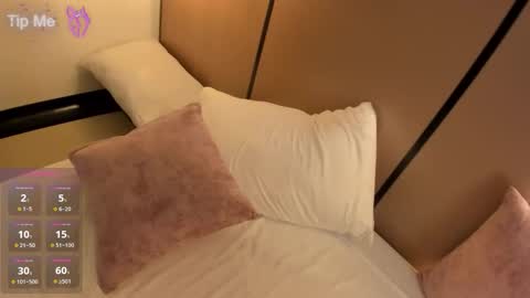 L I L L Y online show from March 5, 2026, 1:51 pm