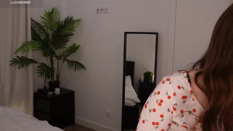 Lilly Colins online show from January 5, 2025, 1:58 pm