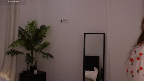 Lilly Colins online show from January 18, 2025, 2:55 pm