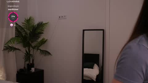 Lilly Colins online show from January 20, 2025, 9:01 pm