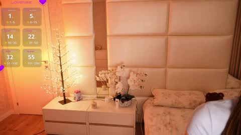 Lilly Colins online show from April 20, 2026, 7:59 pm