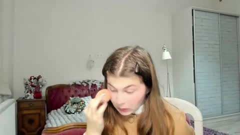 Lilly online show from December 5, 2025, 6:59 pm