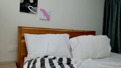 LillyParker online show from March 21, 2026, 2:49 am