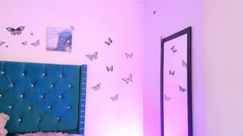 Lilly Peach online show from April 23, 2026, 4:14 am