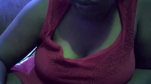 Snapshot of lillybae1811 chatting on May 16, 2026, 10:52 pm lillybae1811 online show from May 16, 2026, 10:52 pm