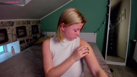 Lilly Depp online show from December 30, 2024, 8:43 am