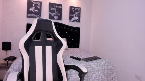 Lilly online show from March 4, 2025, 9:32 pm