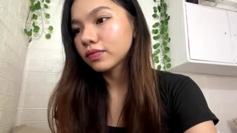 Snapshot of lillyponcho chatting on July 2, 2026, 2:00 am Rosa online show from July 2, 2026, 2:00 am