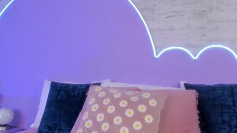 Lilou online show from December 3, 2025, 12:03 pm