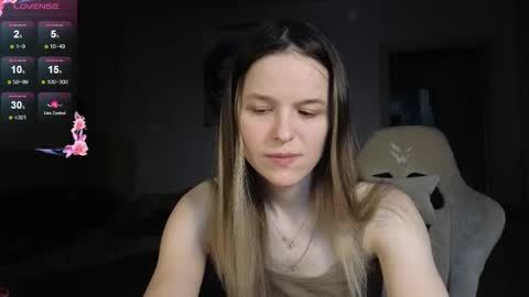 lily_and_jake online show from May 19, 2026, 7:04 am