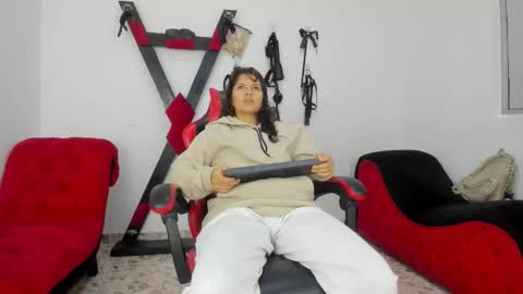 Lily and Lina online show from December 3, 2025, 12:14 pm