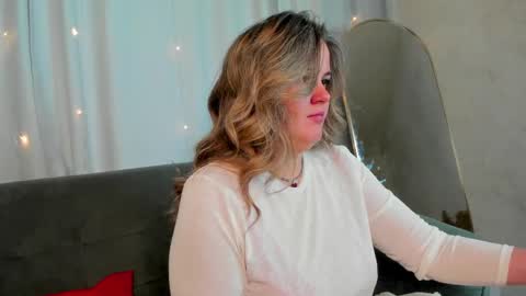 Lily online show from May 19, 2026, 1:11 am