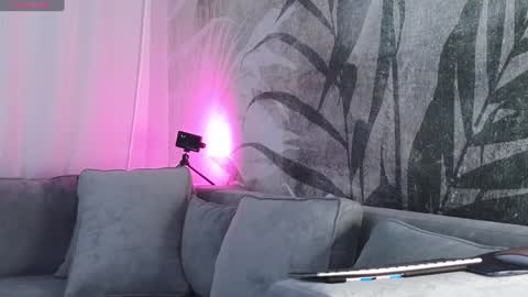 Lily online show from December 2, 2024, 6:41 am