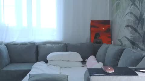 Lily online show from February 15, 2025, 7:49 am