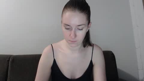 lily_love_x online show from November 21, 2025, 2:32 am