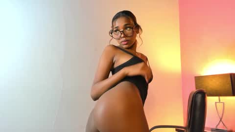 Lily Miiller online show from February 1, 2025, 8:05 pm