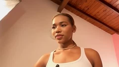 Lily Miiller online show from September 12, 2025, 9:04 pm