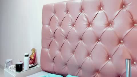 lily_rose0 online show from April 21, 2026, 2:51 am