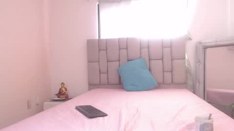 lily_rose0 online show from June 5, 2026, 7:52 pm